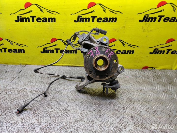 Поворотный кулак передний правый Volkswagen Golf R