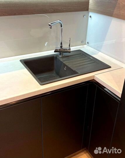 Кухня современная на заказ. Доставка и сборк