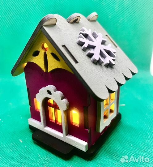 Новогодний светильник на ёлку домик