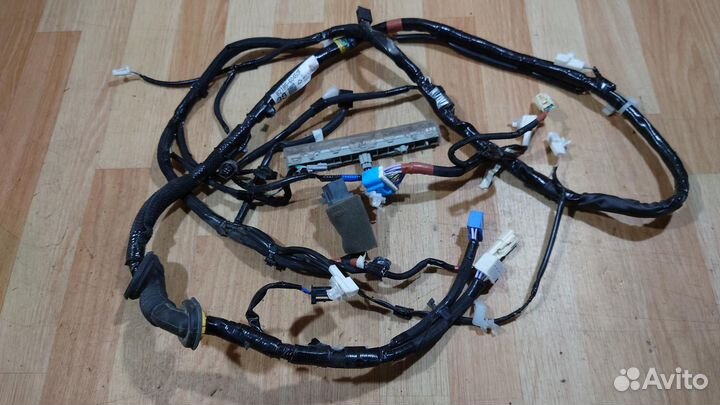 Проводка багажника TLC200 toyota Land Cruiser 200