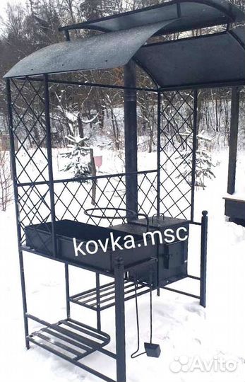 Мангал с крышей