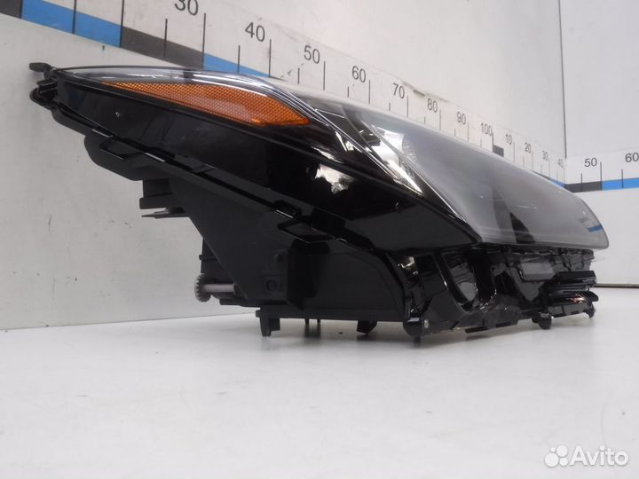 Фара правая Lexus NX200/NX200t/NX300/NX300h