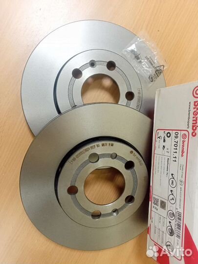 Передние тормозные диски Brembo 09.7011.11