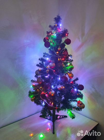 Ёлка вместе с игрушками