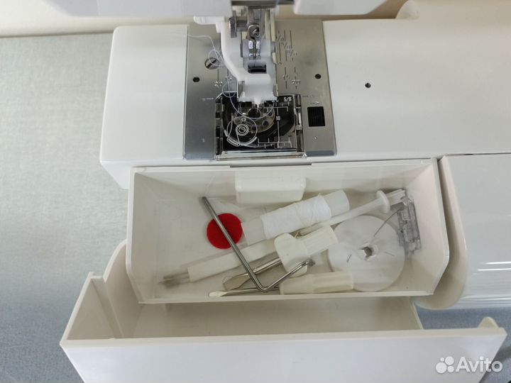 Швейная машина Janome