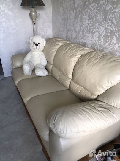 Кожаный диван