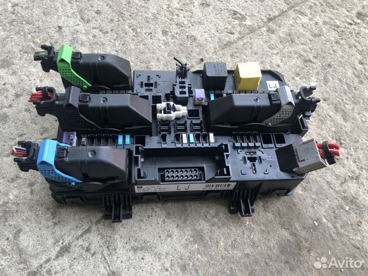 Блок предохранителей задний opel astra H LJ