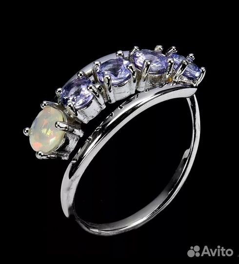 Серебряное кольцо с танзанитами и опалом