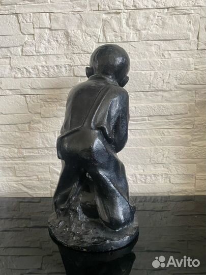 Статуэтка, мальчик с гирей 1970г