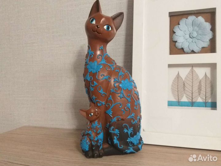 Кошка с котенком