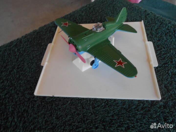 Модель И-16 и ла-5