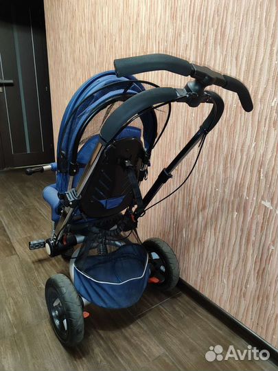 Трехколесный велосипед-коляска с ручкой