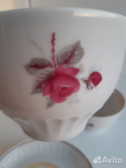 Предметы из чайного сервиза Дулево