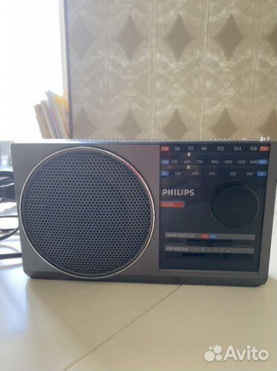Радиоприемник винтаж philips D-2010