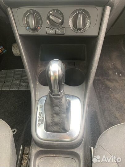 Консоль Volkswagen Polo 5 верхняя часть