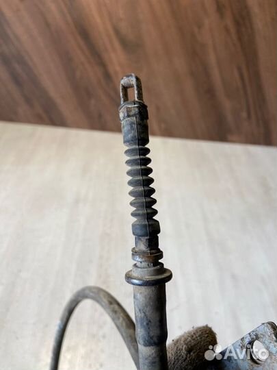 Трос стояночного тормоза левый Kia Rio 3