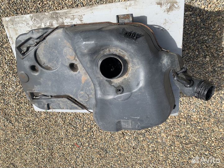 Бензобак BMW E32