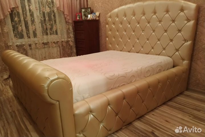 Кровать