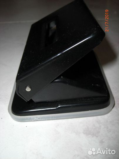 Дырокол, указка, стилусы, кнопки