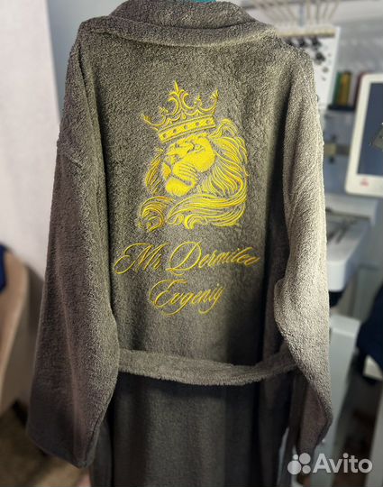 Махровый халат с именной вышивкой