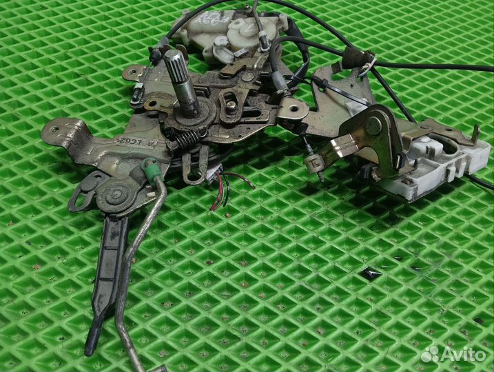 Замок задней двери на mazda MPV 2