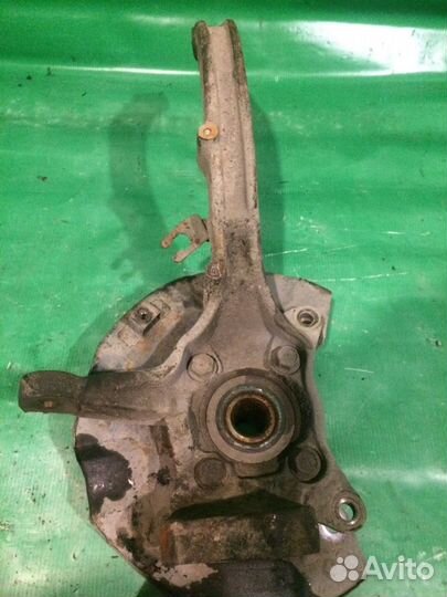 Поворотный кулак Mitsubishi Diamante