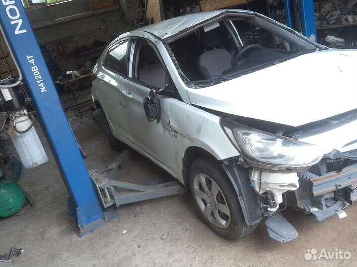 В разборе Hyundai Solaris 1 RB