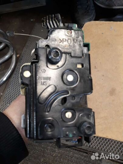 Пассат б5 Замок двери передний левый Passat B5