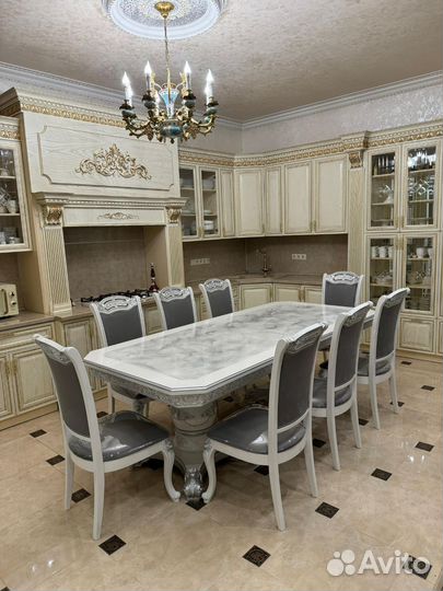 Кухонный стол и стулья новые