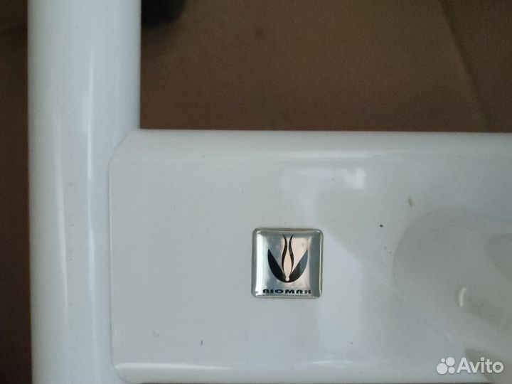 Шикарная косметологическая стойка. Польша. Новая