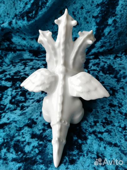 Фарфоровая статуэтка 