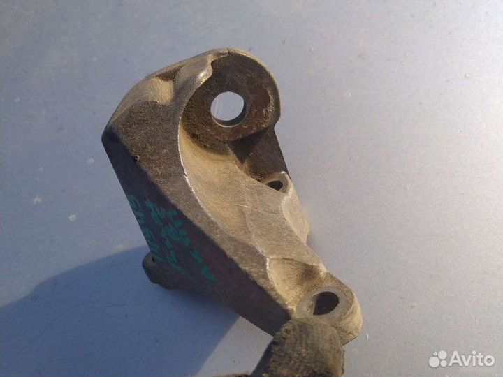 Опора АКПП Volkswagen Passat B5 1.6L 1999