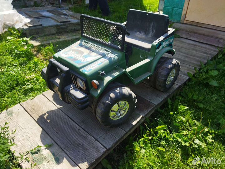 Машина на аккумуляторе детская