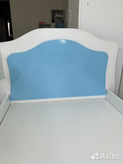 Кровать со съемным бортиком