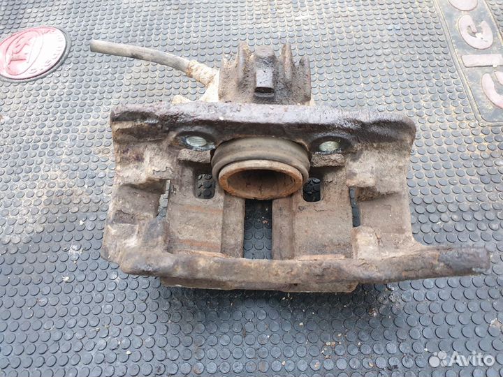 Суппорт тормозной передний левый Peugeot 406 Пежо