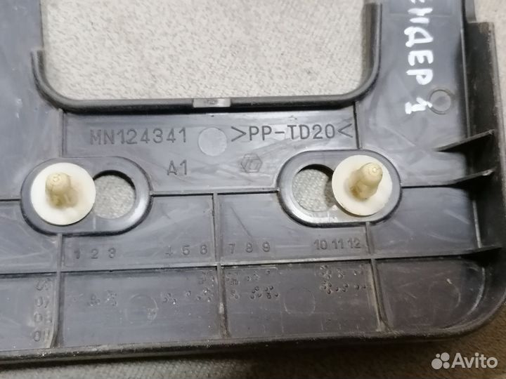 Накладка (кузов внутри) для Mitsubishi Outlander 1