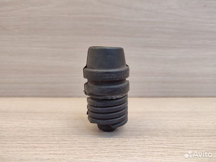 Отбойник капота LADA Vesta