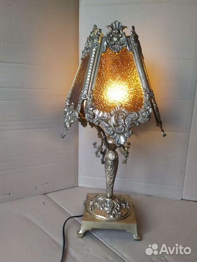 Бронзовая настольная лампа