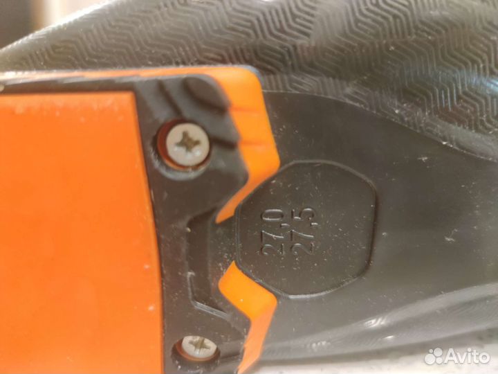 Горнолыжные ботинки atomic