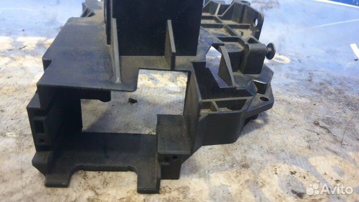 Крепление подрулевых переключателей. Ford Transit