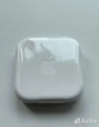 Apple Earpods 3.5 мм с кейсом (новые)