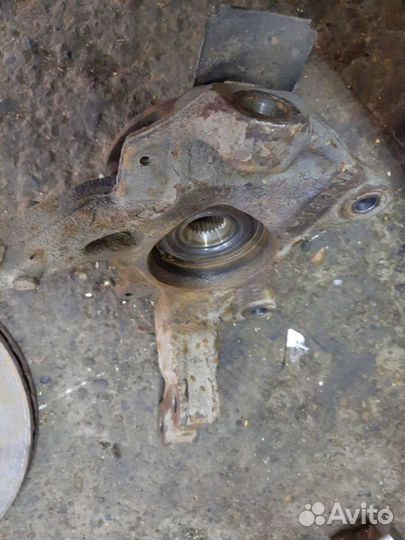 Renault megane 3 кулак поворотный правый