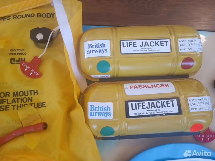 Авиационный спасательный жилет из самолёта