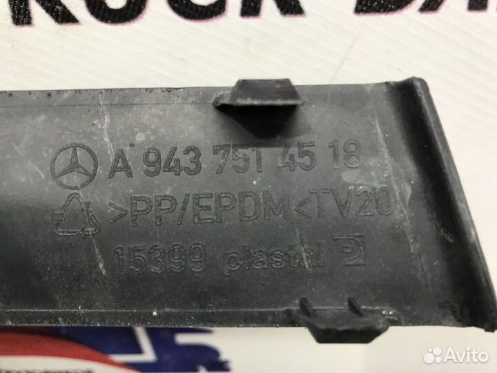 Решетка радиатора левая Mercedes-Benz Actros