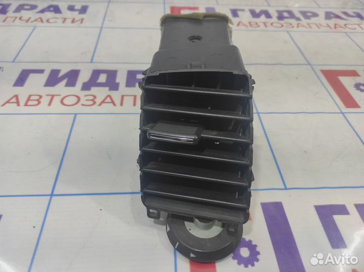 Дефлектор воздушный на торпедо Cadillac Escalade I