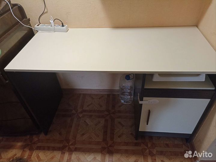 Письменный стол