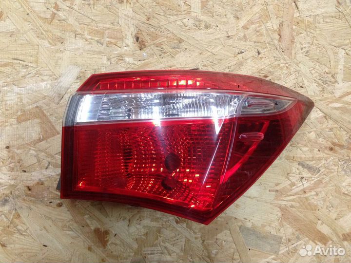 Фонарь задний наружный правый Toyota Corolla