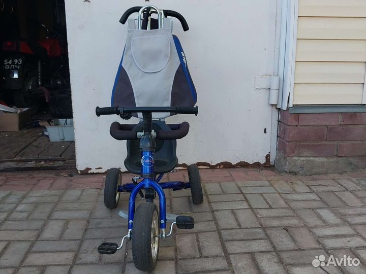 Детский трехколесный велосипед
