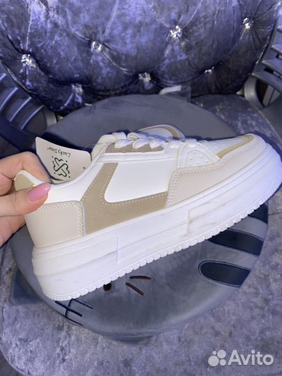 Бежевые кроссовки 37