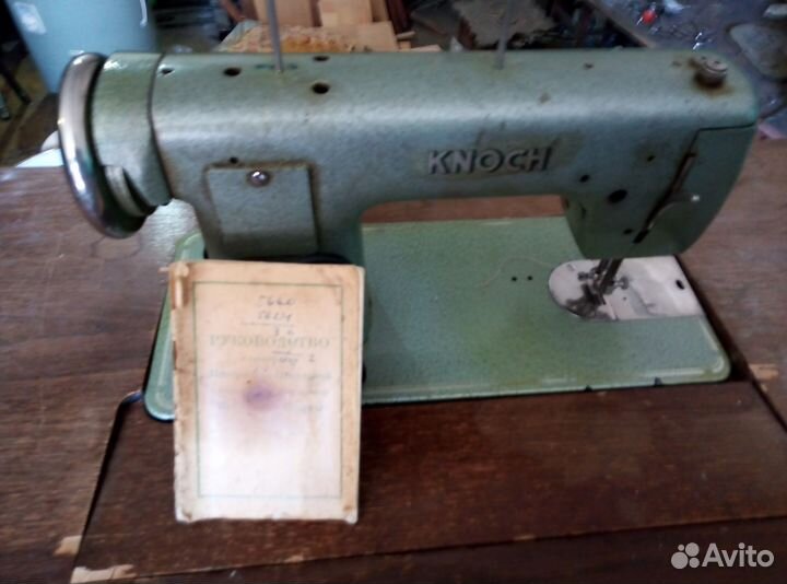 Швейная машина Kohler в тумбе